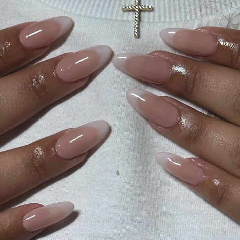 GELX NAILS | Grad nails 👩🏻‍🎓 | Instagram Y2k Almond Nails, Feminine Nails, Acrylic Dip Nails, Grad Nails, Ball Ideas, French Tip Acrylic Nails, Nails Summer, Oval Nails, Neutral Nails