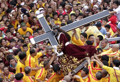 Devotees carry the statue of the Black Nazarene during the start of an annual procession in Manila. The Black Nazarene, a life-size wooden statue of Jesus Christ carved in Mexico and brought to the Philippines in the 17th century, is believed to have healing powers in the predominantly Roman Catholic country. It is paraded through the narrow streets of Manila’s old city from dawn to midnight. Black Nazarene Philippines, Aesthetic Dreamcore, Lgbtq Aesthetic, Black Nazarene, Happy Feast Day, Philippine Holidays, Happy Feast, Manila Philippines, Socrates