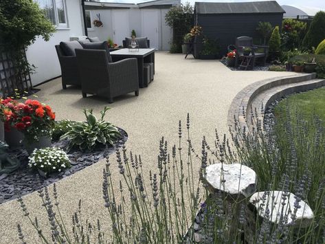 Why Should You Consider A Resin Bound Patio? - Resin Bonded Aggregates Resin Pebble Patio, Resin Gravel Patio, Resin Patio Garden Ideas, Resin Bound Patio, Resin Garden Ideas, Resin Patio Ideas, Mum Garden, Pebble Patio, Small Landscaping