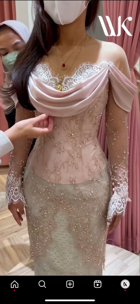 Kebaya Pink, Lace Kebaya, Renda Kebaya, Kebaya Graduation, Model Dress Kebaya, Kebaya Lace, Batik Dress Modern, Kebaya Wedding, Kebaya Modern Dress