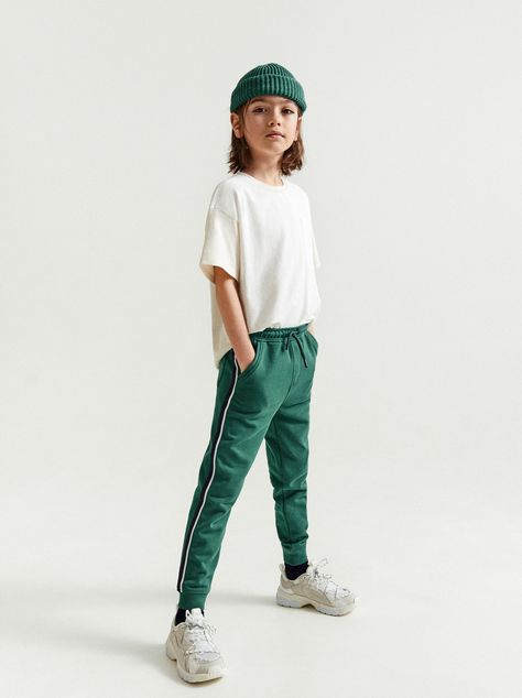 Pants With Side Stripe, Kids Athleisure, Zara Boys, Slim Fit Chinos, Chill Outfits, Zara Kids, Jogging Pants, Sporty Outfits, Kids Fashion Boy