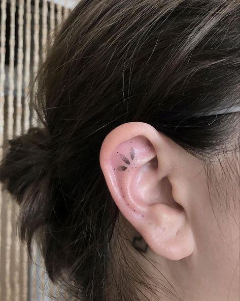 Inner Ear Tattoo, Ear Tattoos, Handpoke Tattoo, Large Tattoos, Time Tattoos, Beauty Tattoos, Piercing Tattoo, Mini Tattoos, Unique Tattoos