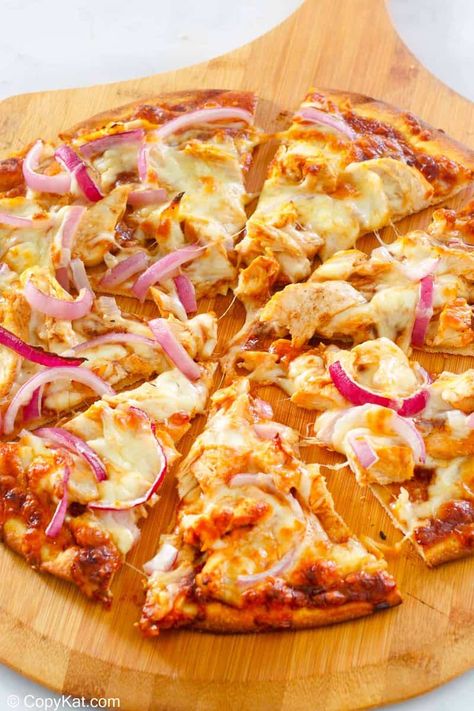 BBQ Chicken Pizza with mozzarella, Gouda cheese, and red onion is a tasty meal for any day of the week. Get the easy California Pizza Kitchen copycat recipe and find out how to make the best barbecue chicken pizza. Use homemade or store-bought pizza dough and your favorite BBQ sauce. No need to go to CPK when you can DIY at home. #easypizza #bbqchickenpizza #pizzarecipeeasy #copycat #copycatrecipe Barbecue Chicken Pizza Recipe, Pizza With Mozzarella, Bbq Chicken Pizza Recipe, Chicken Pizza Recipe, Barbecue Chicken Pizza, Recipe Copycat, Homemade Barbecue, Chicken Pizza Recipes, Unique Pizza