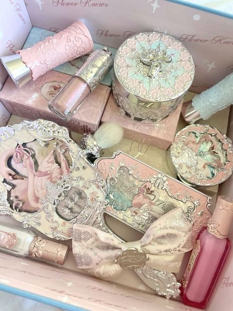 Flower Knows, Soft Pink Theme, Pretty Pink Princess, Ethereal Makeup, Fancy Makeup, Pink Girly Things, Pink Makeup, Makeup Items, Makeup Essentials