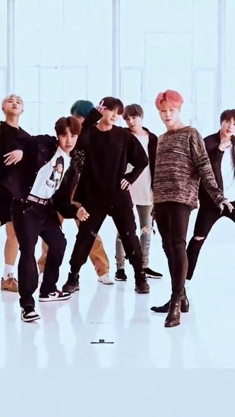 #jimin #jungkook #jhope #taehyung #jin #suga #yoongi #namjoon #bangtan #bts #방탄소년단 #videos #song #coreografia Bts Funny Dance, Bts Dance Videos, Bts Dance, Funny Dancing Gif, Bts Songs, Bts Dance Practice, Jimin Funny, Bts V Pictures, Step Up Dance