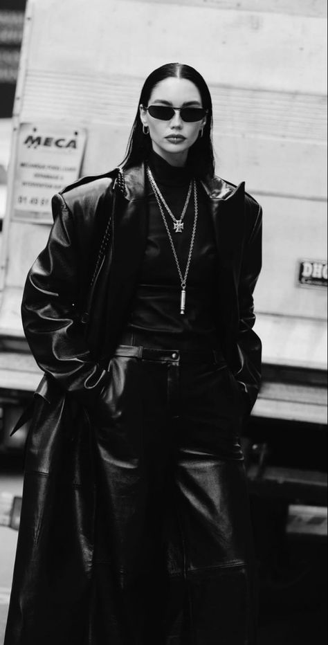 Matrix Womens Outfit, All Black Outfit High Fashion, Black Leather Coat Aesthetic, Black Leather Coat Outfit Aesthetic, The Matrix Outfit Ideas, Matrix Style Outfit, Matrix Fashion Inspiration, The Matrix Fashion, Neo Noir Fashion