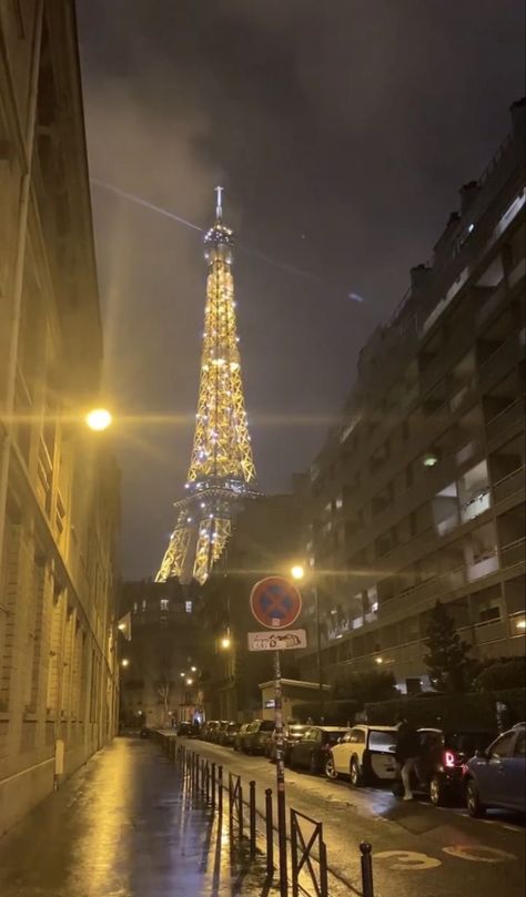 French Men, Girl In Paris, France Summer, Italy Vibes, Paris Couple, Eiffel Tower At Night, French Aesthetic, Parisienne Chic, Consciousness Art