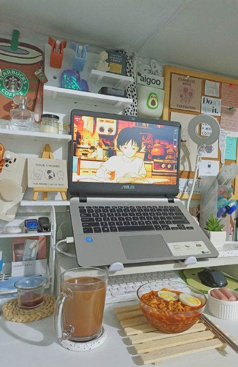 Small Cozy Desk Setup, Small Desk Setup Ideas, Small Desk Setup, Desk Setup Ideas, Small Desk Organization, Tiny Desks, Cozy Desk, Desk Inspo, Setup Ideas