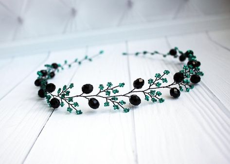 Emerald Tiara, Emerald Green Jewelry, Emerald Hair, Etsy Jewelry Handmade, Crystal Hair Vine, Bead Hair Accessories, Handmade Jewelry Tutorials, Beaded Headband, Handmade Hair Accessories