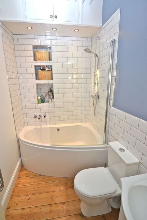 Minimalist Small Bathrooms, Makeover Kamar Mandi, Ideas Baños, Corner Bath, Small Tub, Corner Tub, Smart Bathroom, Bilik Mandi, Small Bathroom Makeover