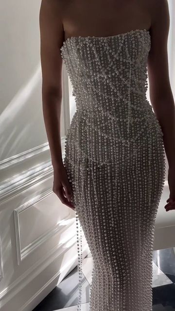 Pearl Dress, Looks Party, Dream Wedding Ideas Dresses, Prom Dress Inspiration, Pretty Prom Dresses, Gala Dresses, Glam Dresses, Embellished Dress, Dream Wedding Dresses