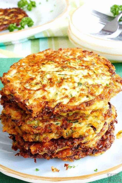 Keto Zucchini Fritters, Zucchini Patties, Zucchini Fritters Recipe, Keto Zucchini, Eggs For Breakfast, Low Fat Low Carb, Breakfast Low Carb, Keto Diet Breakfast, Easy Zucchini