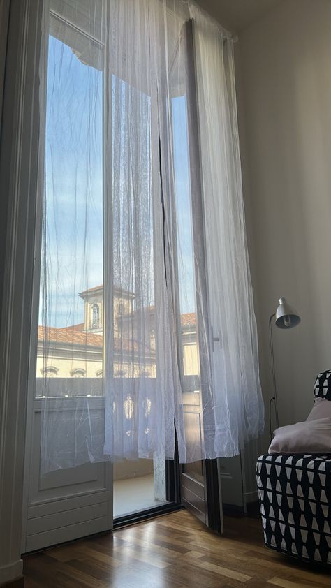 Milan Apartment Aesthetic, Milano Apartment, Europe Apartment, Italian Apartment, Chav Outfits, Milan Apartment, Apartment Aesthetic, Insta Story, Milan