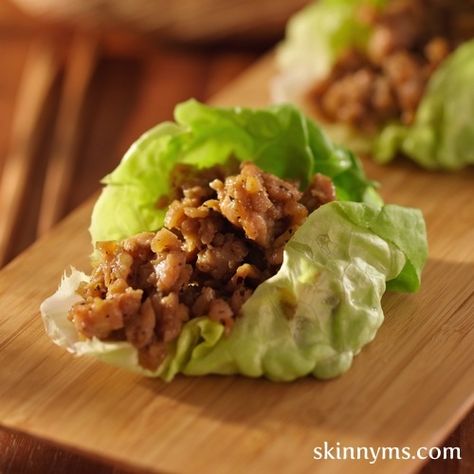 This Asian Chicken Wrap has AMAZING flavor and is only 123 calories per serving!! #lunch #dinner #healthy #lowcalorie Asian Chicken Wraps, Asian Chicken Lettuce Wraps, Zone Diet, Chicken Wrap, Enjoy Your Meal, Asian Chicken, Dukan Diet, Chicken Wraps, Lettuce Wraps