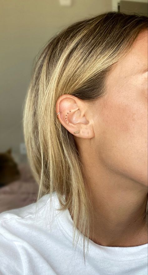 Ear Dotwork Tattoo, Subtle Ear Tattoo, Ear Dot Tattoo, Ear Tattoo Dots, Ear Tattoo Inner Simple, Minimalist Ear Tattoo, Tattoo For Lost Ones, Simple Ear Tattoos, Tiny Neck Tattoo