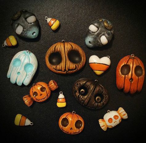 Scary Clay Ideas, Air Dry Clay Halloween Projects, Polymer Clay Spooky, Polymer Clay Fall Ideas, Polymer Clay Halloween Decorations, Oven Baked Clay Ideas, Clay Halloween Crafts, Air Dry Clay Halloween, Halloween Polymer Clay Ideas