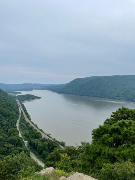 Breakneck Ridge New York, Hiking Upstate New York, Catskill Mountains New York, Spring New York, Catskills Mountains New York, American Hiking Trails, Cold Spring Ny, Hoboken New Jersey, Spring Hiking