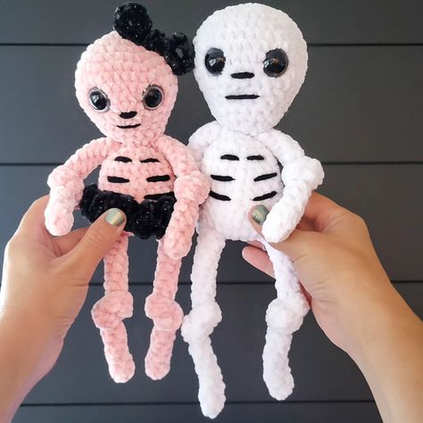 Why didn't the skeleton cross the road? 💀 💀 Knotty Skelly pattern by @kawaiicuddlebug #crochetskeleton #skeletonplush #spookycrochet Skeleton Crochet, Crochet Skeleton, Crochet Halloween Patterns Free, Crochet Hello Kitty, Crochet Halloween, Velvet Yarn, Halloween Crochet Patterns, Hello Kitty Halloween, The Skeleton