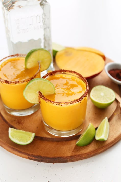 EASY Blended Mango Chili Margaritas! Perfectly tart, sweet and spicy! #vegan #margarita #mango Mango Chilli Margarita, Chili Margarita Recipe, Chili Margarita, Tequila Drinks Easy, Cocktails Beach, Mango Margaritas, Mango Chili, Infused Tequila, Chili Mango