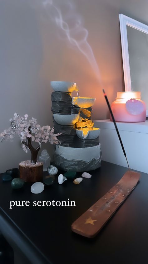 Spiritual Table Decor, Spiritual Home Decor Interior Design, Spiritual Space Ideas, Daoism Aesthetic, Desk Bedroom Aesthetic, Spiritual Apartment, Small Meditation Corner, Healing Bedroom, Spiritual Desk