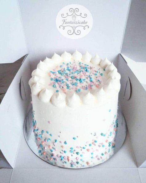 Gender Revel Cake, Gender Reveal Dessert, Baby Reveal Cakes, Simple Gender Reveal, Baby Gender Reveal Party Decorations, Gender Reveal Cupcakes, Gender Reveal Decorations, Gender Reveal Cake, Pretty Birthday Cakes