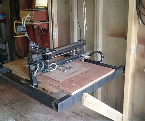 Build a Large Space Saving CNC Router For Under £600! Projets Raspberry Pi, Cnc Router Table, Cnc Router Plans, Cnc Table, Diy Cnc Router, Cnc Woodworking, 3d Cnc, Diy Cnc, Cnc Wood