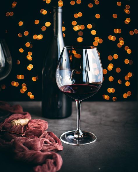 I like on the table/when we're speaking/the light of a bottle/of intelligent wine.-Pablo Neruda Nothing exciting to ramble about today. Hope everyone is doing well! ISO100F2.51/200sec35mmThe BTS of this shot is in my BTS highlight. . . . . . . . . . . . . . #moodyfoodphotography #moodyfoodie #darktablemood #stilllifefoodphotography #foodphotographyaspire #flatlayfoodphotography #whatsinyourbasket #bokeh #winephotography #redwine #thehub_lifestyle #hautescuisines #darkfoodphotography #eat Food Flatlay, Moody Food Photography, Dark Food Photography, Glass Of Red Wine, Food Photoshoot, Wine Photography, Eat Pretty, Wine Expert, Wine Pairings