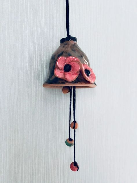 Ceramic Bell Wind Chimes, Air Dry Clay Wind Chimes, Teaching Pictures, Clay Building, Bell Wind Chimes, Garden Bells, Clay Wall Hanging, Wall Art Flowers, Shuffle Dance