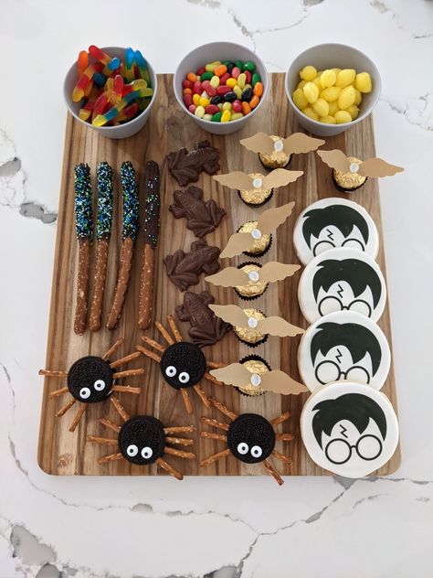 Harry Potter Snack Trolley, Harry Potter Snack Board, Easy Harry Potter Snacks, Harry Potter Movie Marathon Food, Harry Potter Themed Food Movie Nights, Harry Potter Movie Snacks, Harry Potter Food Ideas Snacks, Harry Potter Party Ideas Food, Harry Potter Marathon Snacks