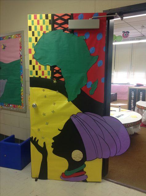 Our Africa-themed door for International Night (made from bulletin board paper, construction paper, and metallic paper stars) History Classroom Decorations, Summer Door Decorations, Classroom Images, Bulletin Board Paper, African Theme, Afrique Art, History Classroom, Door Decorations Classroom, African Decor