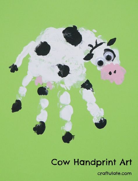 How cute is this cow handprint?!? It's a fun art project for kids to try - plus some clean-up tips! #ad Cow Handprint, Cow Craft, Maluchy Montessori, Farm Animal Crafts, Farm Craft, Art Project For Kids, Animal Art Projects, Baby Art Projects, Toddler Art Projects