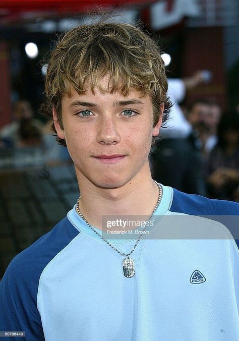 Blonde Actors Male Under 20, Smash Celebrities, Jeremy Sumpter Peter Pan, Famosos Guapos, 2000s Boys, Jeremy Sumpter, Australian Boys, Mens Haircuts Short Hair, Robert Sheehan