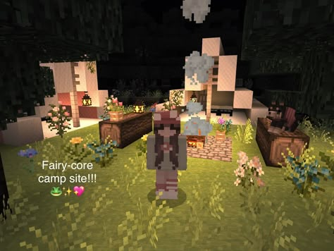 Cottagecore Minecraft Campsite, Aesthetic Minecraft Campsite, Minecraft Campsite Build, Minecraft Campfire Aesthetic, Minecraft Camp Site, Minecraft Camp Fire Ideas, Campsite Minecraft, Minecraft Camping Site, Camping Minecraft