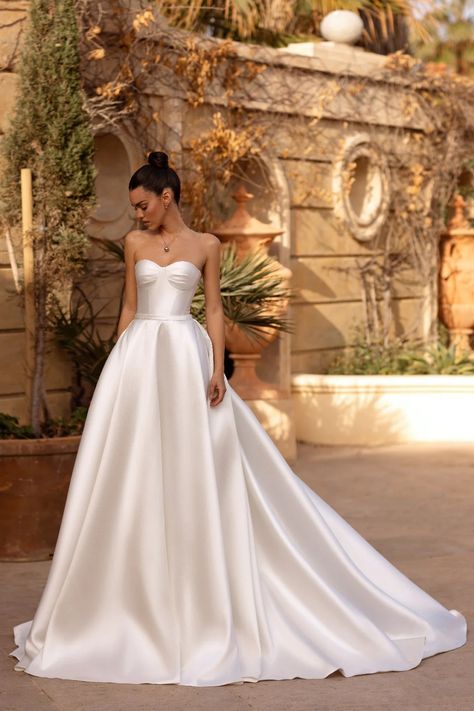 Brigit by Perfioni https://www.marelliexclusive.boutique/products/brigit-by-perfioni Satin Ball Gown Wedding Dress, Marie Antoinette Dresses, Antoinette Dress, Satin Ball Gown, Sequin Evening Gowns, Queen Dress, Fantasy Dress, Gown Wedding, Ball Gowns Wedding