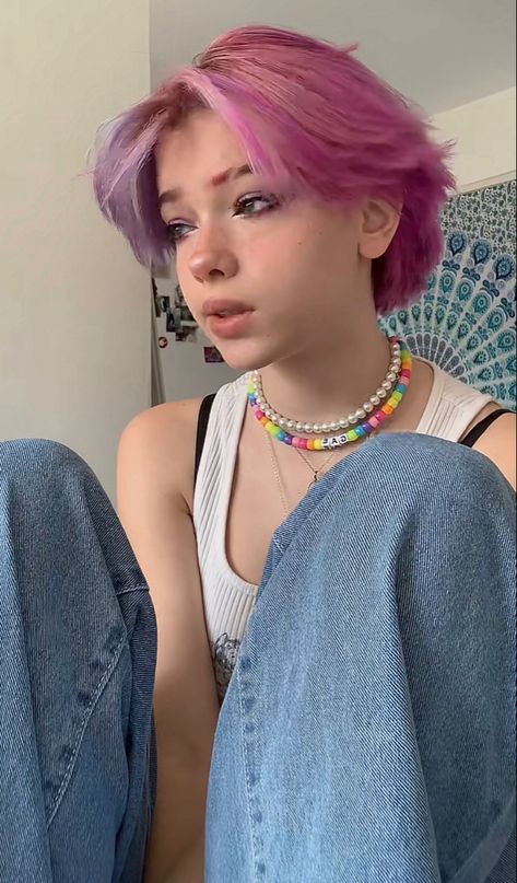 Hair Dye Short Hair, Enby Haircuts, Short Hair Cuts For Teens, Genderfluid Haircut, Haircut Trending, Non Binary Haircuts, Ideas New Year, Best Short Hair, Short Dyed Hair