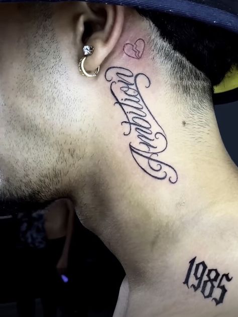 Name Neck Tattoo, Sons Name Tattoos, Tattoo Nombres, Tato Nama, Script Ideas, Hard Tattoos, Names Tattoos For Men, Neck Tattoo For Guys, Tattoo Desings