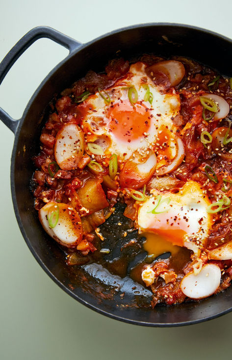 Kimchi and Gochujang Skillet Eggs Kimchi Dishes Korean Recipes, Egg For Dinner Recipes, Kimchi Eggs Breakfast, Asian Egg Recipes, Gochujang Eggs, Kimchi Eggs, Kimchi Breakfast, Baked Egg Recipes, Asian Eggs