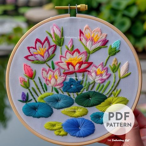 TheEmbroideryLoftCo - Etsy Canada Water Lily Embroidery, Lotus Embroidery Design, Hand Embroidery Patterns Free Printable, Lotus Embroidery, Lily Embroidery, Modern Hand Embroidery Patterns, Embroidery Stitches Beginner, Embroidery Motif, Birds Embroidery Designs