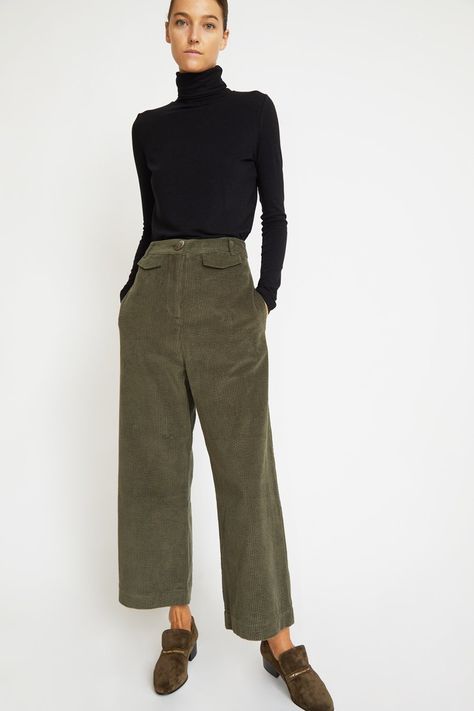 Mijeong Park, Corduroy Pants Outfit, Fall Winter Capsule Wardrobe, Olive Pants, Winter Capsule Wardrobe, Fitted Turtleneck, Casual Day Outfits, Bespoke Tailoring, Over 50 Womens Fashion