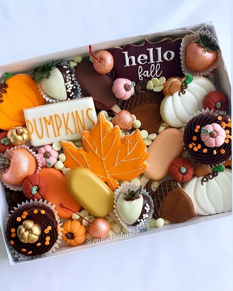 #cakesofinstagram hashtag on Instagram • Photos and Videos Fall Themed Desserts, Postres Halloween, Gooey Butter Cookies, Homemade Chocolate Bars, Dessert Box, Cookie Gift Box, Gourmet Candy, Dessert Gifts, Custom Desserts