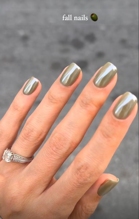 Clean Nail Aesthetic, Shorter Nails Ideas, Fun Nail Designs Fall, Chrome Gel Nails Ideas, Positano Nails, Olive Green Gel Nails, Green Nails 2024, Gray French Nails, January Nail Inspo 2024