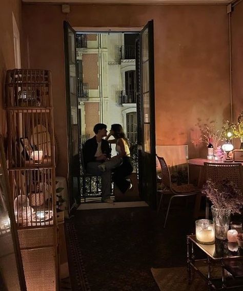 Barcelona Instagram, The Love Club, My Kind Of Love, Love Club, Jolie Photo, Looking For Love, Couple Aesthetic, Instagram Foto, Hopeless Romantic