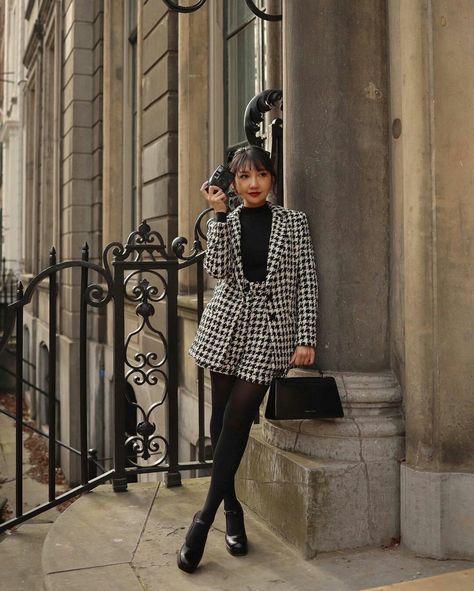 Houndstooth Skirt Outfit, France Outfits, Blazer And Skirt Set, Houndstooth Skirt, Cold Outfits, Estilo Preppy, Causual Outfits, Blazer Outfits, Formal Outfit