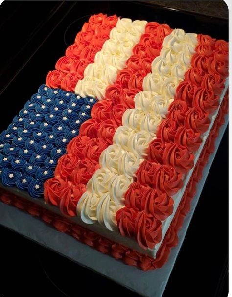 Desserts For Camping, Patriotic Cake Decorating, July 4th Cake, American Flag Cake, Patriotic Cake, Fourth Of July Cakes, July Desserts, Independent Day, Flag Cake