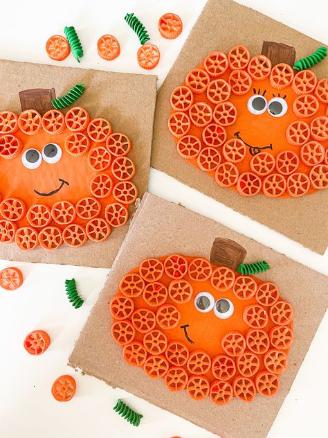 25+ FUN Halloween Crafts for Kids - ABCDee Learning Fun Halloween Crafts For Kids, Pasta Crafts, Pumpkin Activities, October Crafts, Fall Arts And Crafts, Fun Halloween Crafts, Easy Fall Crafts, Manualidades Halloween, Kindergarten Crafts