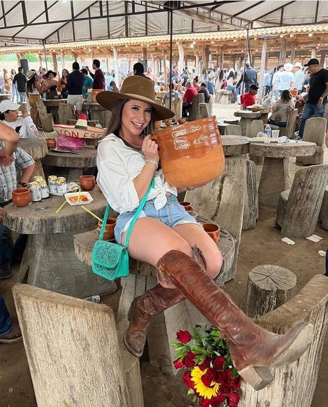 Mexico Vacation Outfits Rancho, Tequila Mexico Outfit Women, Tequila Outfit Ideas, Jalisco Mexico Outfits, Charro Days Outfit, Outfits For Mexico Ranch, Guadalajara Outfits Summer, Outfit Tequila Jalisco Mujer, Outfits For Tequila Jalisco