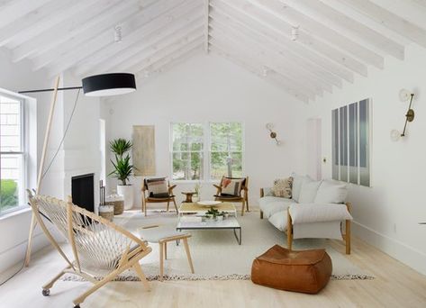 Scandi Beach House, Minimal Living Room Ideas, Scandinavian Beach House, Hipster Home Decor, Minimal Living Room, Mid Century Modern Living, Mid Century Modern Living Room, Minimalist Living, Living Room Ideas