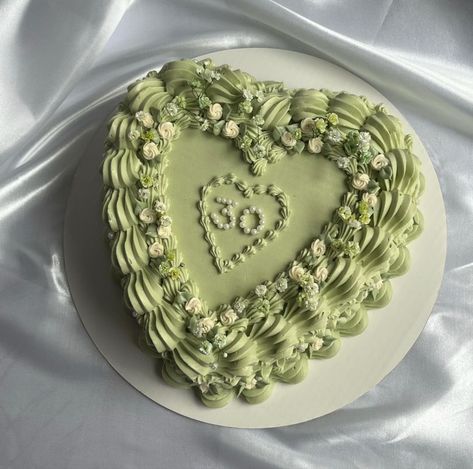 Small heart shaped vintage 30th birthday cake Easy 30th Birthday Cake, Green 30th Birthday Cake, 30th Birthday Cake Aesthetic, 30th Birthday Cake Women, 30th Birthday Heart Cake, Vintage 30th Birthday Cake, 30th Birthday Cake For Women Funny, 30 Birthday Cake For Women Turning 30, 2024 Birthday Cake Trends