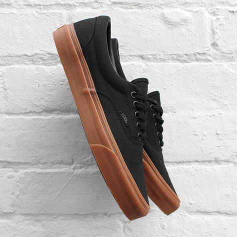 Vans Era Black Classic Gum Shoes Fancy, Different Types Of Sneakers, Mens Vans Shoes, Tenis Vans, Vans Outfit, Vans Era, Professional Advice, Wise Men, Vans Black