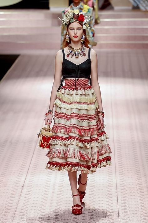 fashion-choices: “Dolce & Gabbana | Spring/Summer 2019 RTW ” Interesting Clothing, Elegant Skirt, Eclectic Fashion, Haute Couture Fashion, Dolce E Gabbana, Fashion Show Collection, Island Life, Mode Inspiration, Fashion History